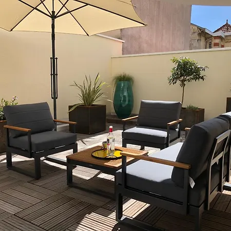 Superbe T2 Avec Wifi, Terrasse 100m², Parking Au Centre D'arcachon *